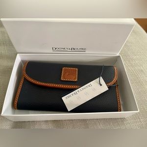 *NWT* Dooney & Bourke Pebble Grain Continental Clutch, Midnight Navy